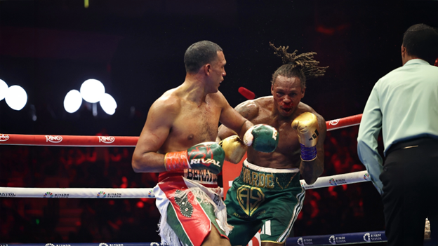 David Benavidez s’impose face à Anthony Yarde